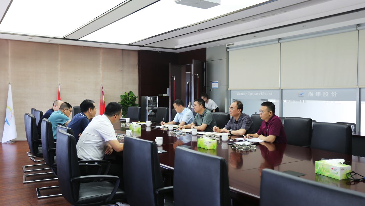 1655280830694662.png 经信局领导座谈会(送政策).png