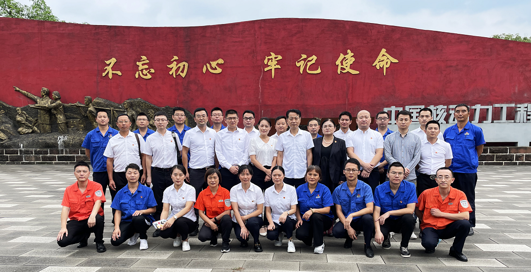 1 第一张（合影）.png